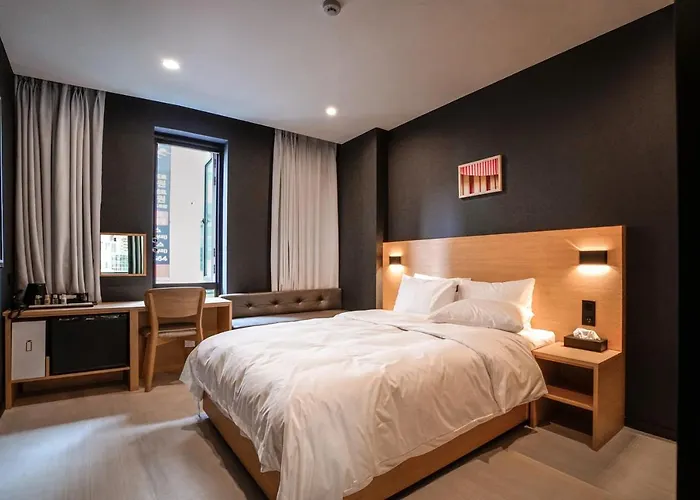 Mipo Oceanside Hotel