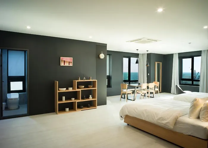 Mipo Oceanside Hotel 3*